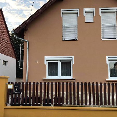 Kristaly Apartmanhaz Sarvar Exterior photo