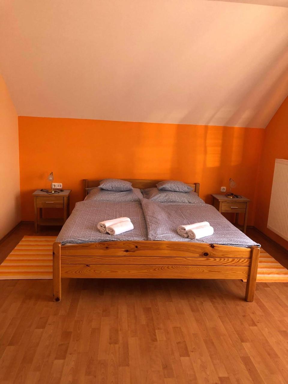 Kristaly Apartmanhaz Sarvar Exterior photo